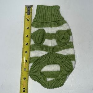 Medium pet sweater